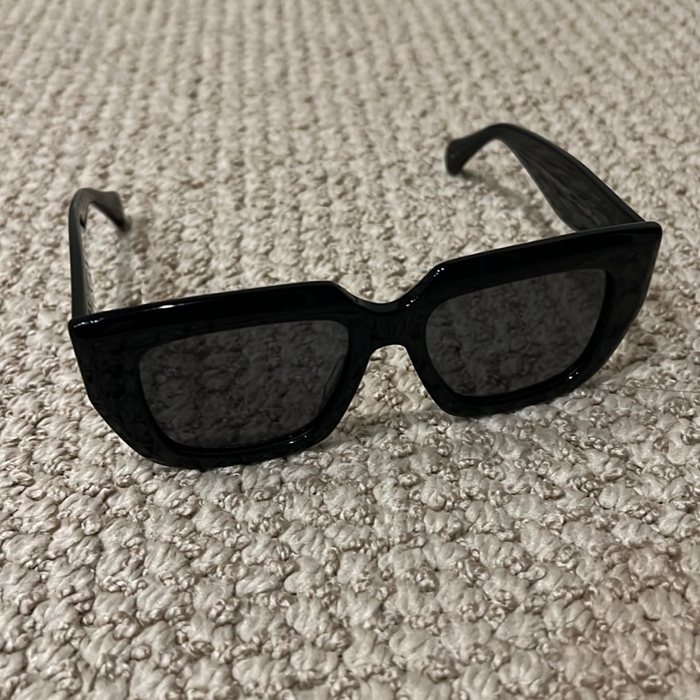 Banbé sunglasses, “The Irina”.